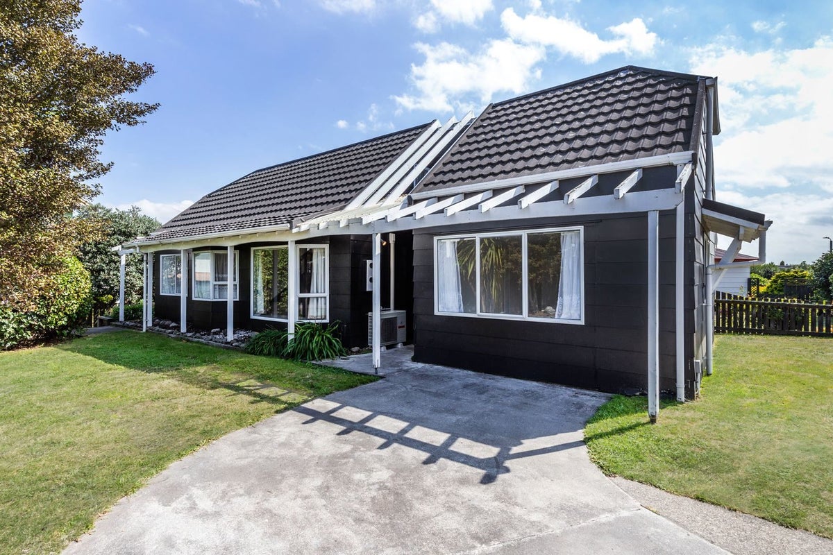 27 Tobin Place, Richmond Heights, Taupo - Carousel 2