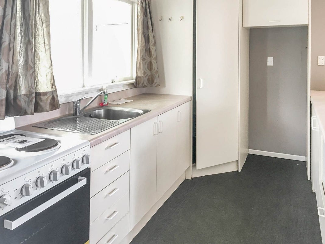 8A Fairclough Road, Beach Haven, Auckland - Carousel 2