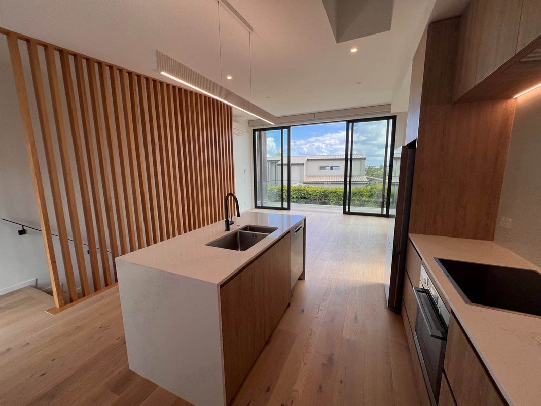 1/42 Codrington Crescent, Mission Bay, Auckland - Carousel 1