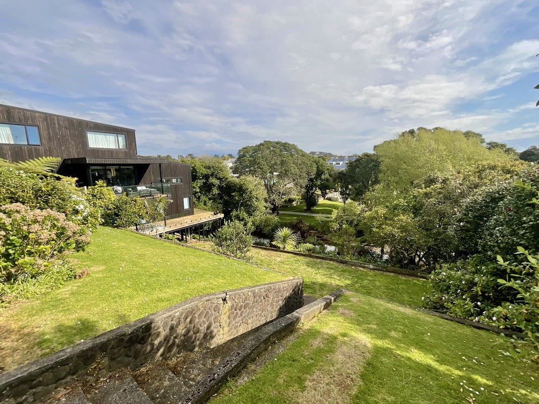 10 Baring Terrace, Strandon, New Plymouth - Carousel 13