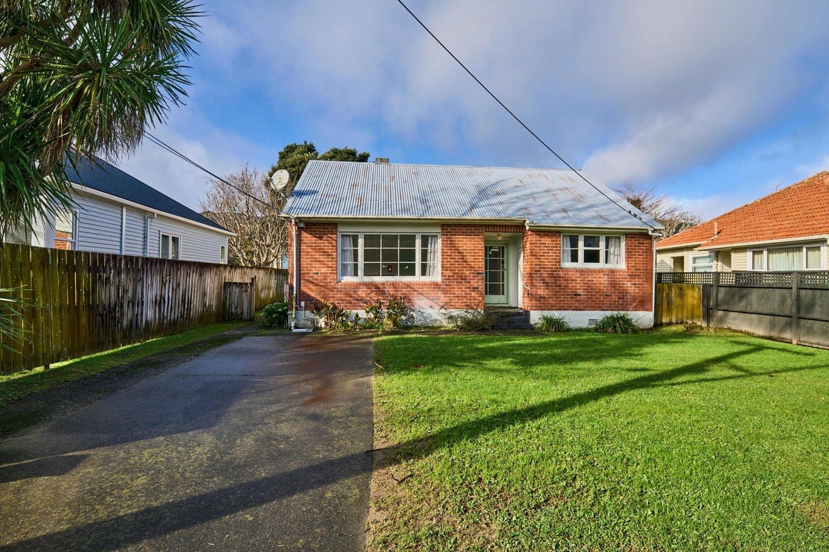 108 Cambridge Terrace, Fairfield, Lower Hutt - Carousel 1