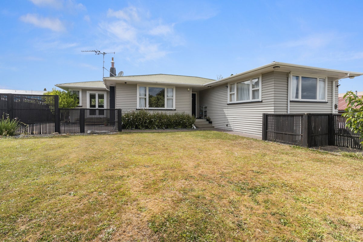 7 Michael Avenue, Dinsdale, Hamilton - Carousel 2