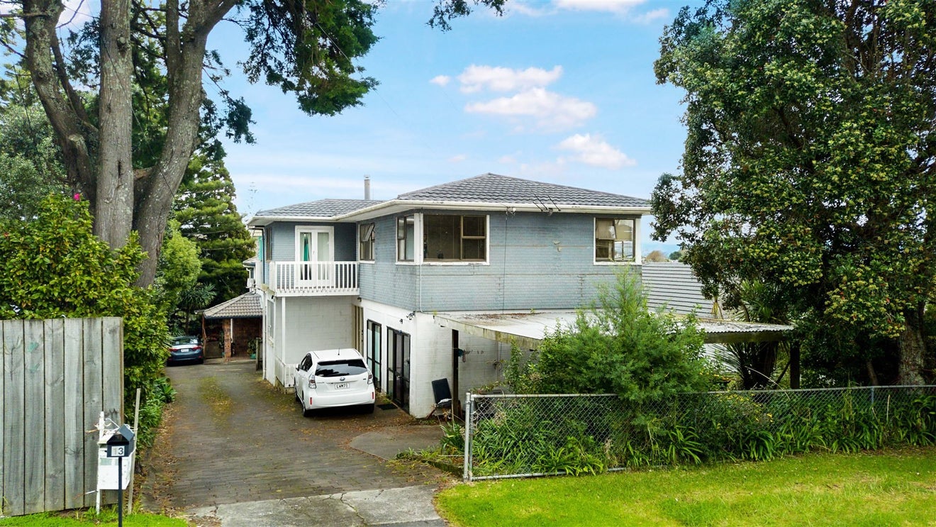 13 Stanton Terrace, Lynfield, Auckland - Carousel 1