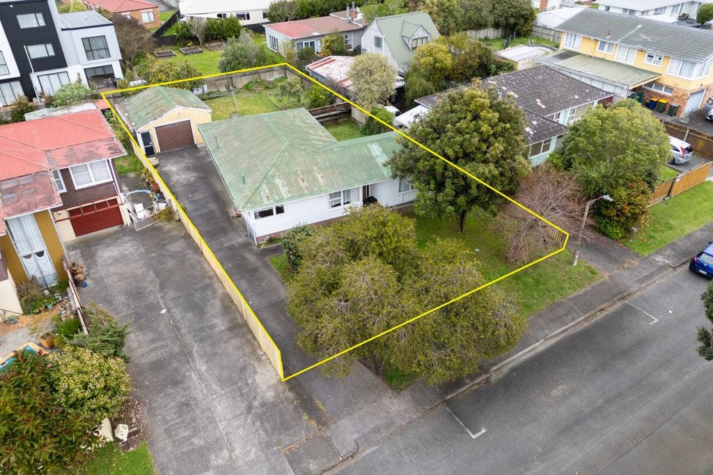 40 Te Kanawa Crescent, Henderson, Auckland - Carousel 2