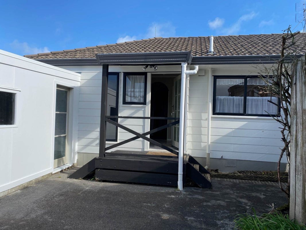 2/47 De Quincey Terrace, Highland Park, Auckland - Carousel 1