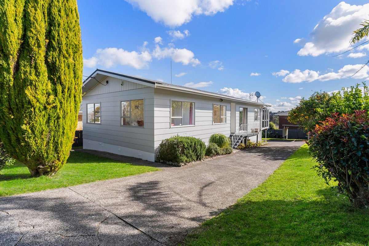 24 Sunnynook Road, Sunnynook, Auckland - Carousel 1