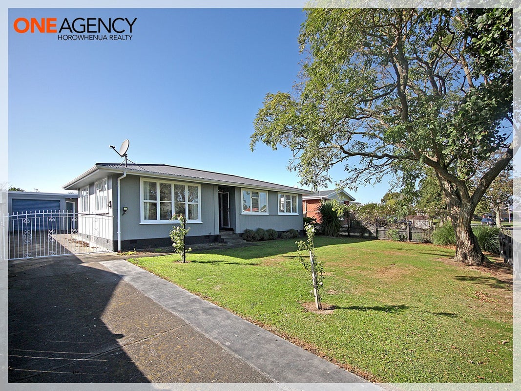 42 Robinson Crescent, Westbrook, Palmerston North - Carousel 1
