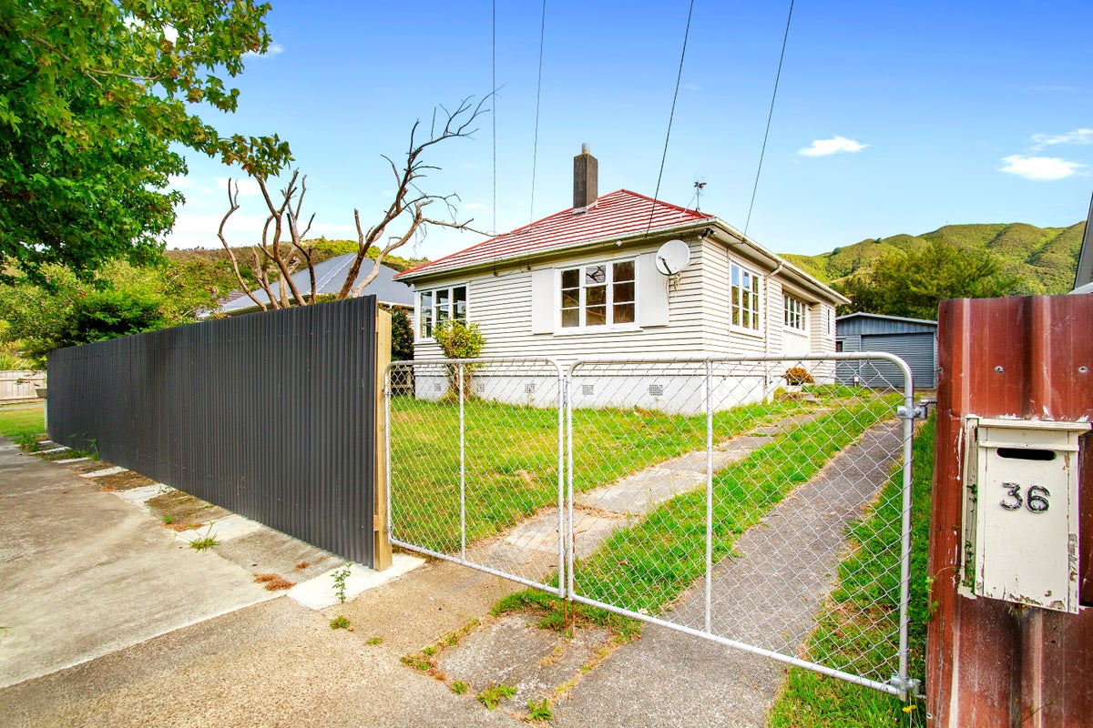 36 Shearer Crescent, Naenae, Lower Hutt - Carousel 1
