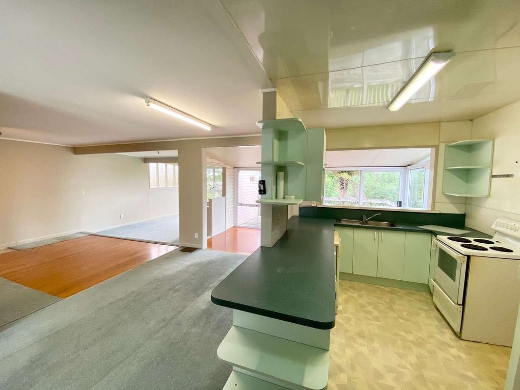 35 Sunnyside Road, Sunnyvale, Auckland - Carousel 1