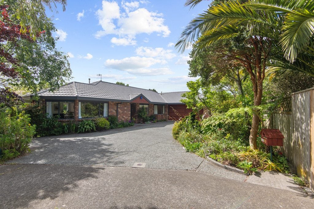 131 Summerhill Drive, Fitzherbert, Palmerston North - Carousel 1