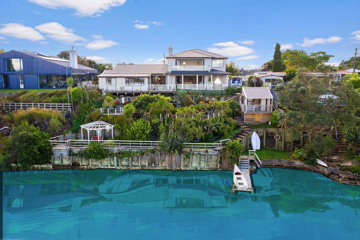 37 Ferry Parade, Herald Island, Auckland - Carousel 2