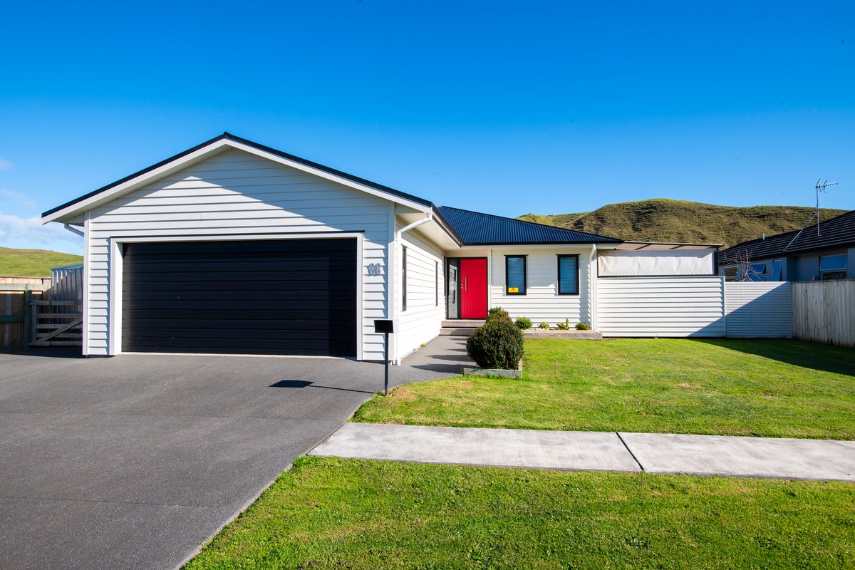 88 Hamilton Drive, Wainui, Gisborne - Carousel 1