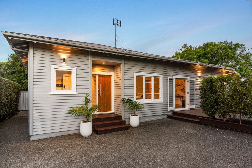 2/105 Lancaster Road, Beach Haven, Auckland - Carousel 1