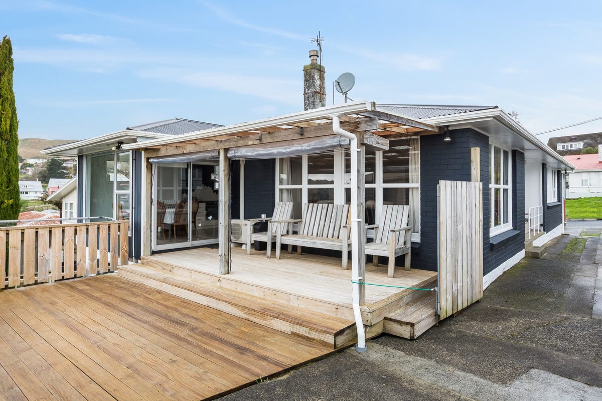 91 Astrolabe Street, Cannons Creek, Porirua - Carousel 1