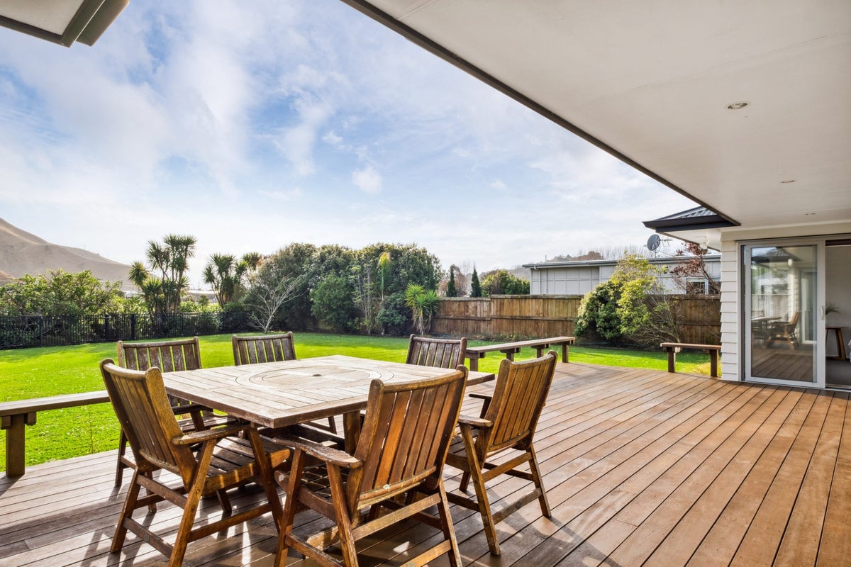 4 Ferris Crescent, Wainui, Gisborne - Carousel 2