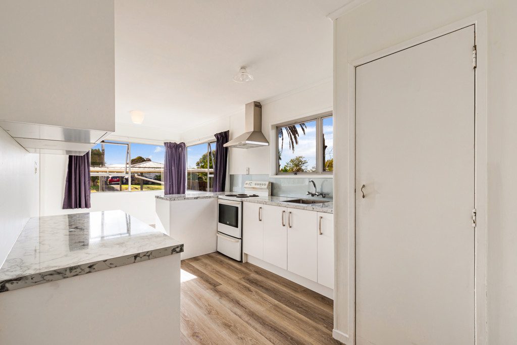 27 Huruhuru Road, Massey, Auckland - Carousel 1