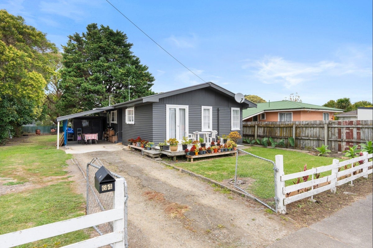 64 Daphne Street, Outer Kaiti, Gisborne - Carousel 1