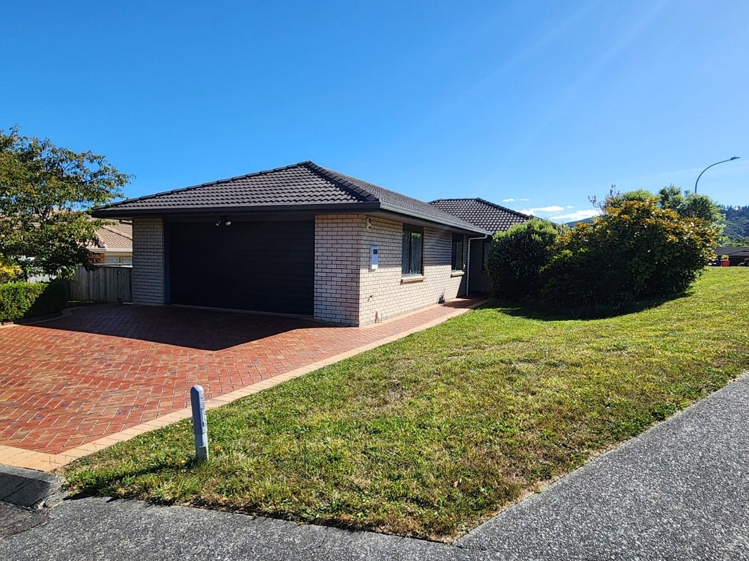 2 Percy Kinsman Crescent, Riverstone Terraces, Upper Hutt - Carousel 1