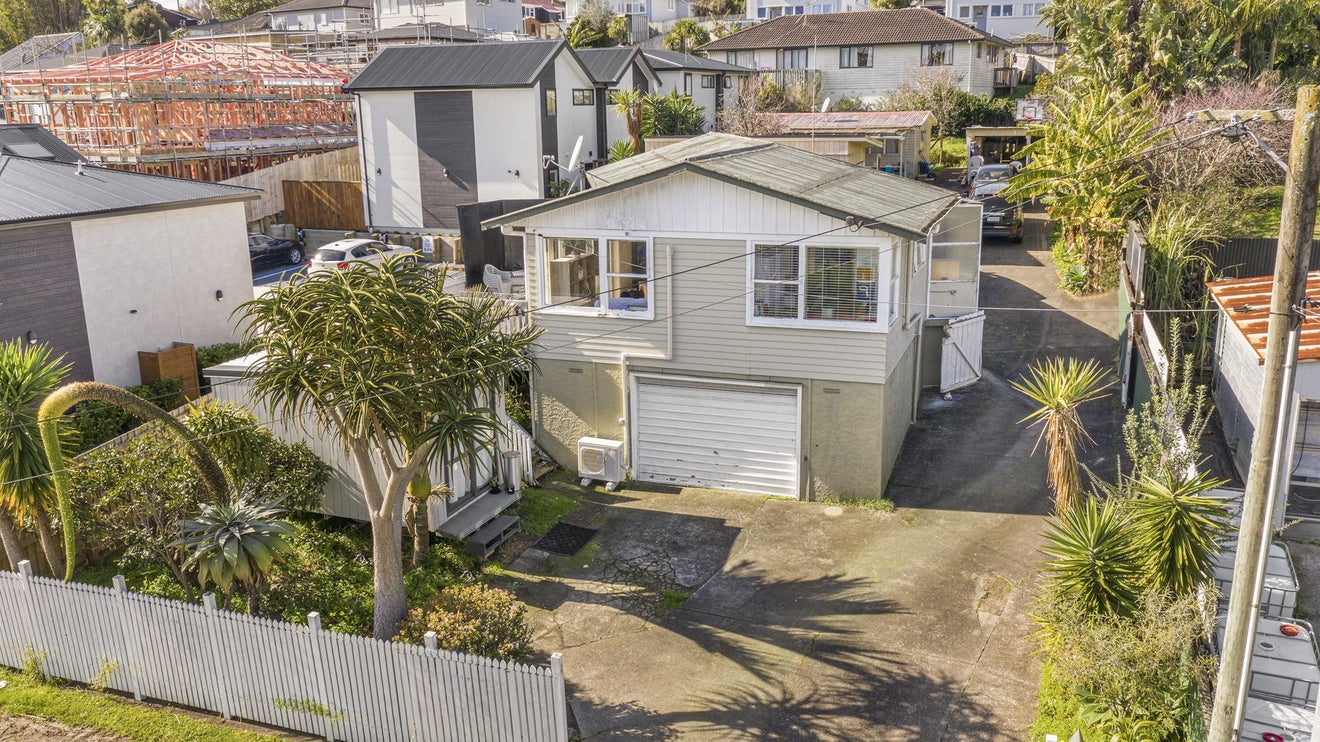 88 Vodanovich Road, Te Atatu South, Auckland - Carousel 2