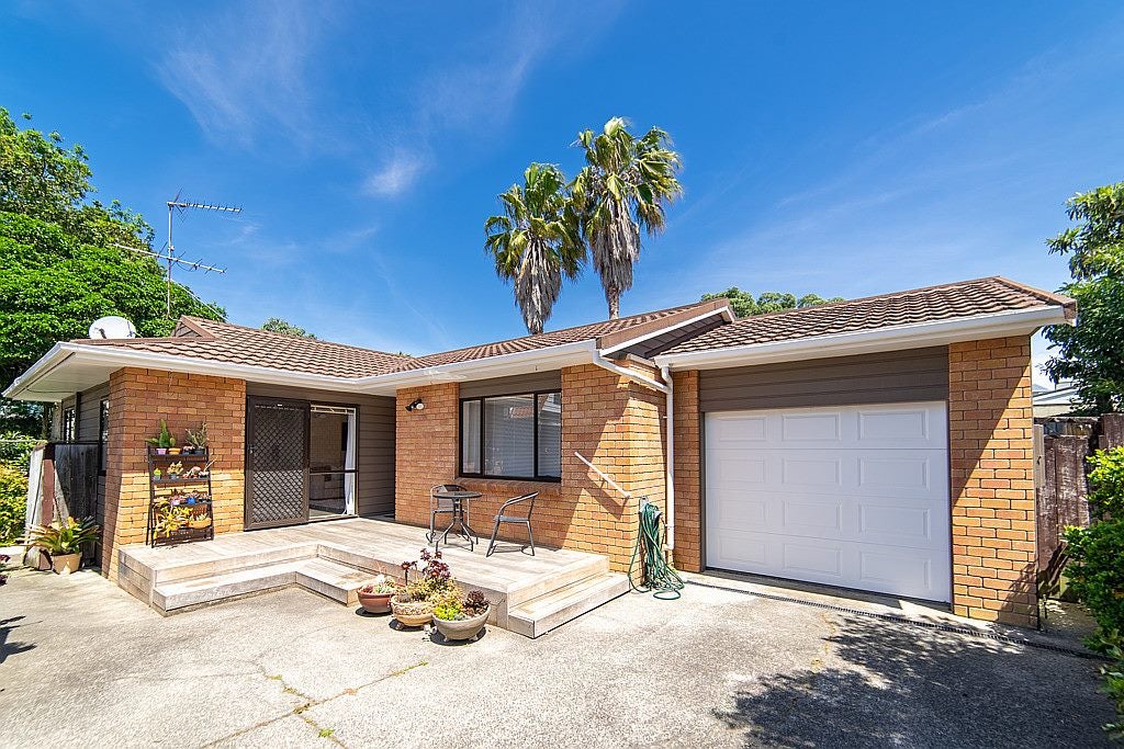 2/20 Nile Road, Milford, Auckland - Carousel 1