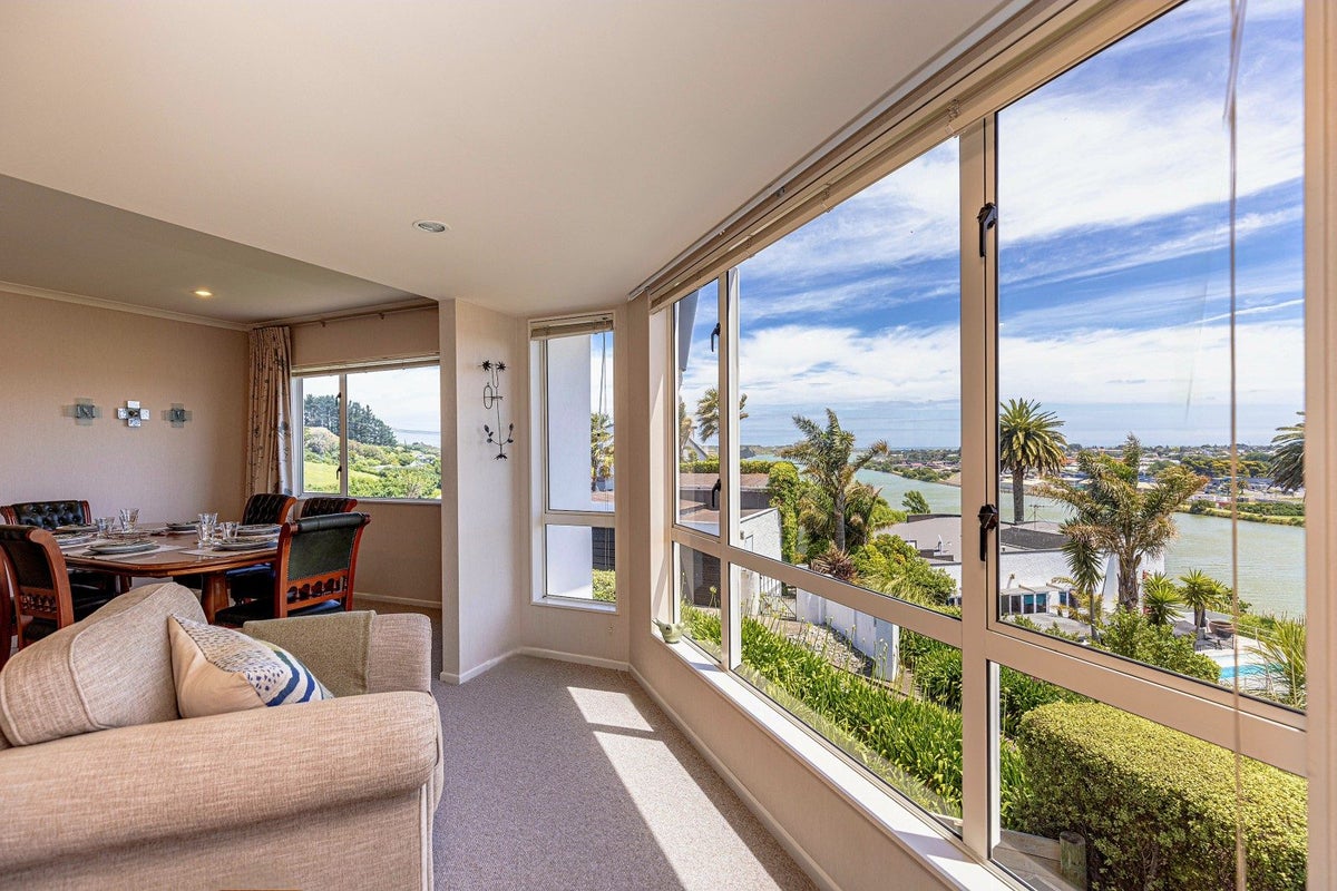 70A Hipango Terrace, Durie Hill, Whanganui - Carousel 1
