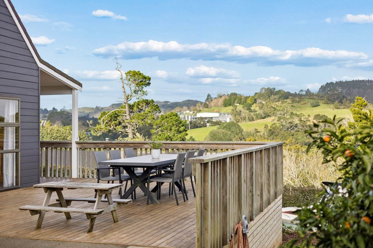 8 Redmount Place, Red Hill, Papakura, Auckland - Carousel 2
