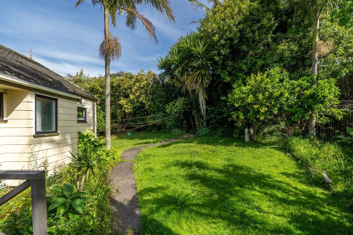 7 Eagleson Street, Northcross, Auckland - Carousel 17