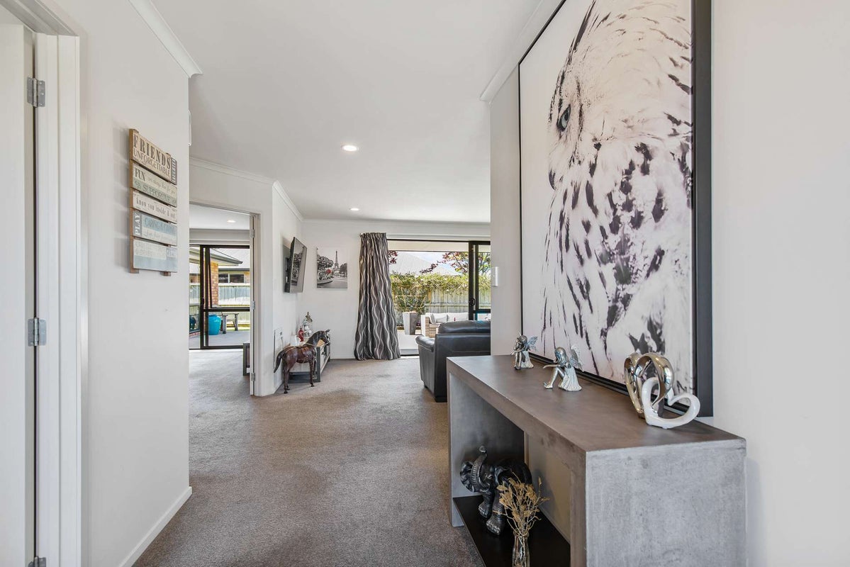 11 Christy Brown Place, Leamington, Cambridge - Carousel 2