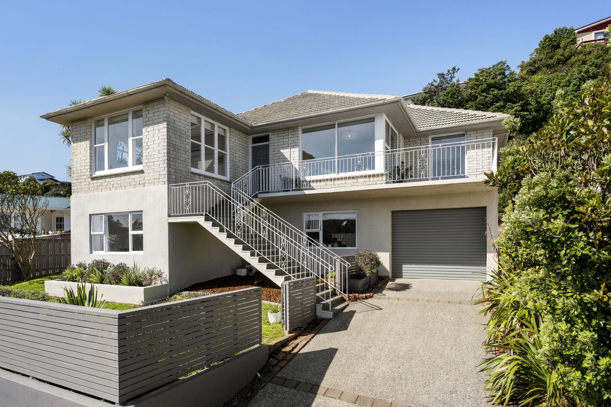 15 Witham Street, Island Bay, Wellington - Carousel 1