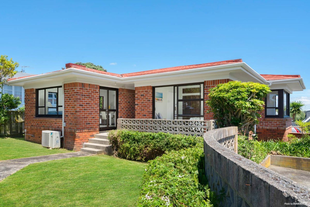 1/28 Rodney Street, Howick, Auckland - Carousel 1