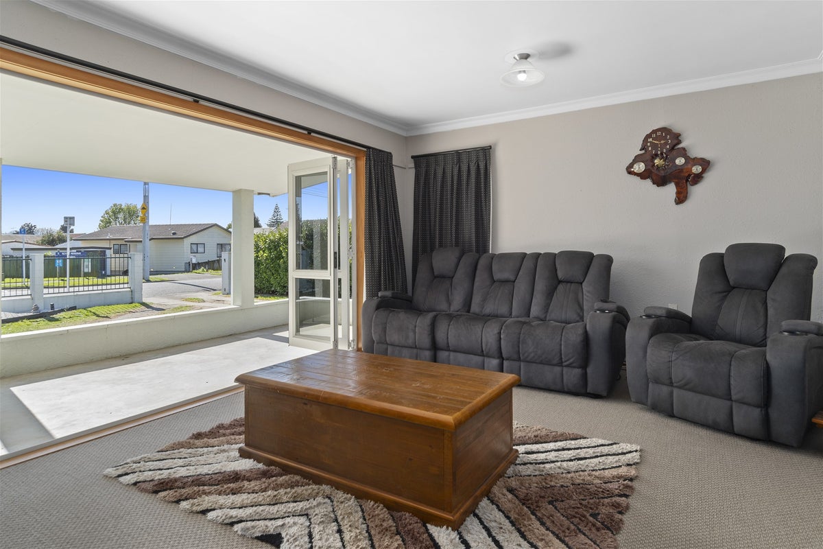 24 Botanical Road, Tauranga South, Tauranga - Carousel 2
