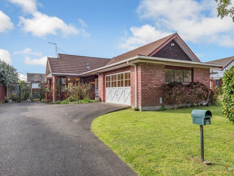 16 McEnroe Grove, Naenae, Lower Hutt - Carousel 1