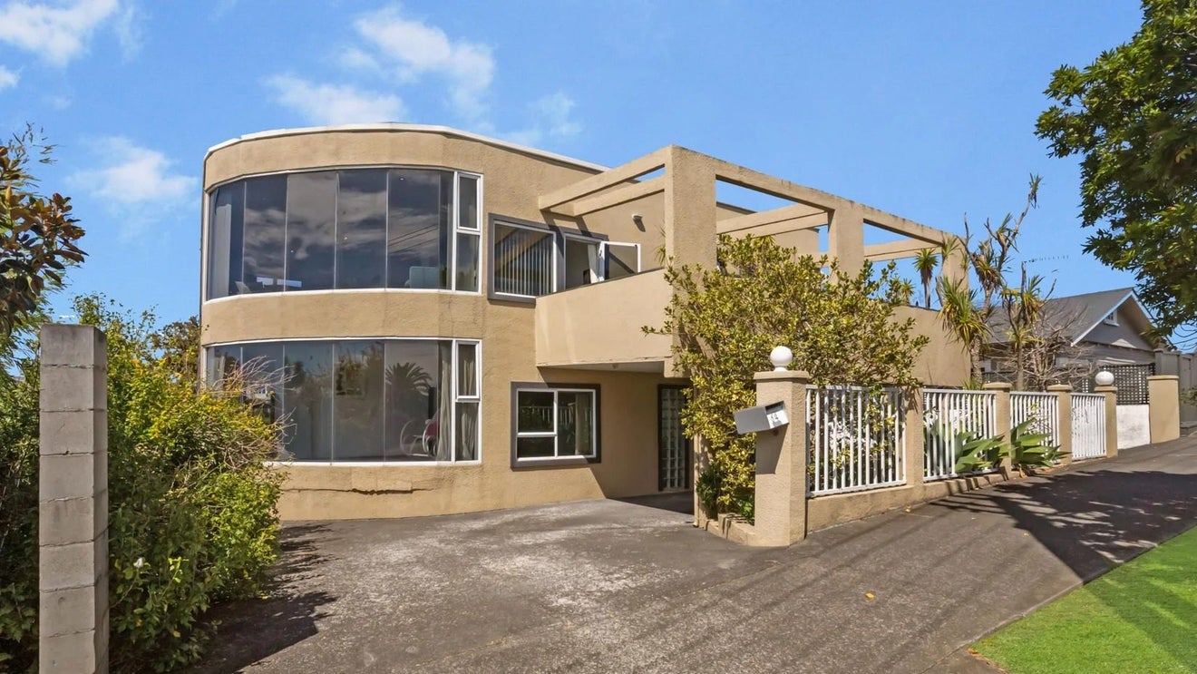 64 Codrington Crescent, Mission Bay, Auckland - Carousel 1