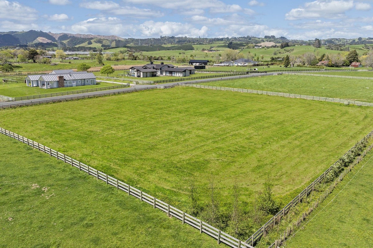 46 Taitaia lane, Clevendon, Auckland - Carousel 1