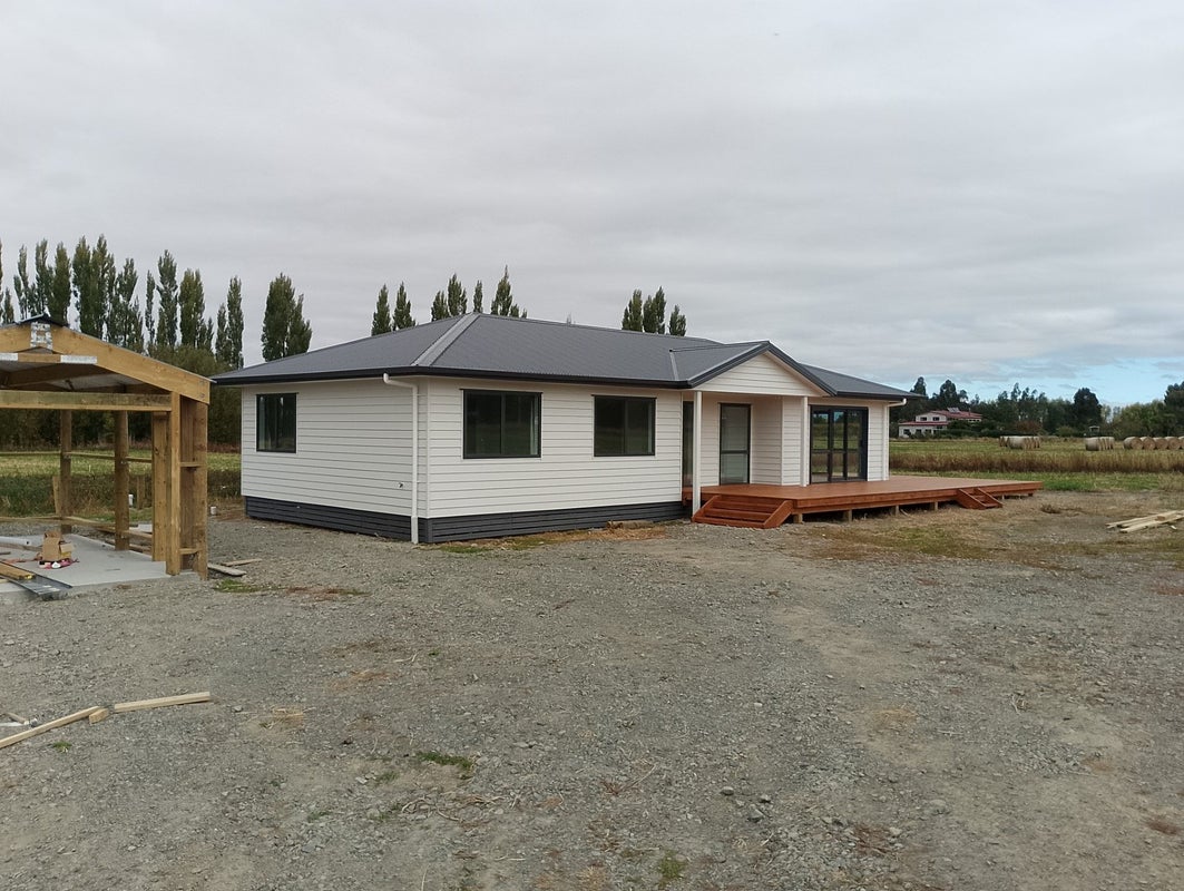 2550 State Highway 2, Ahikouka - Carousel 1