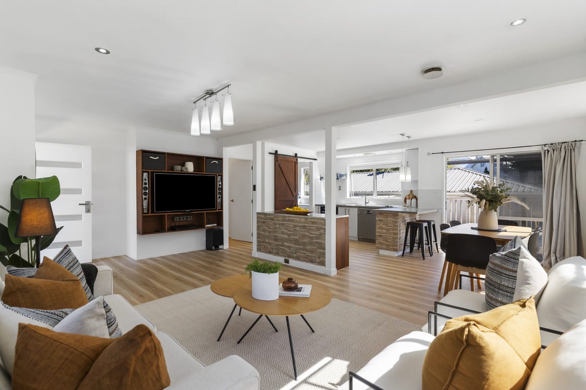 1/6 Sapphire Place, Bayview, Auckland - Carousel 1