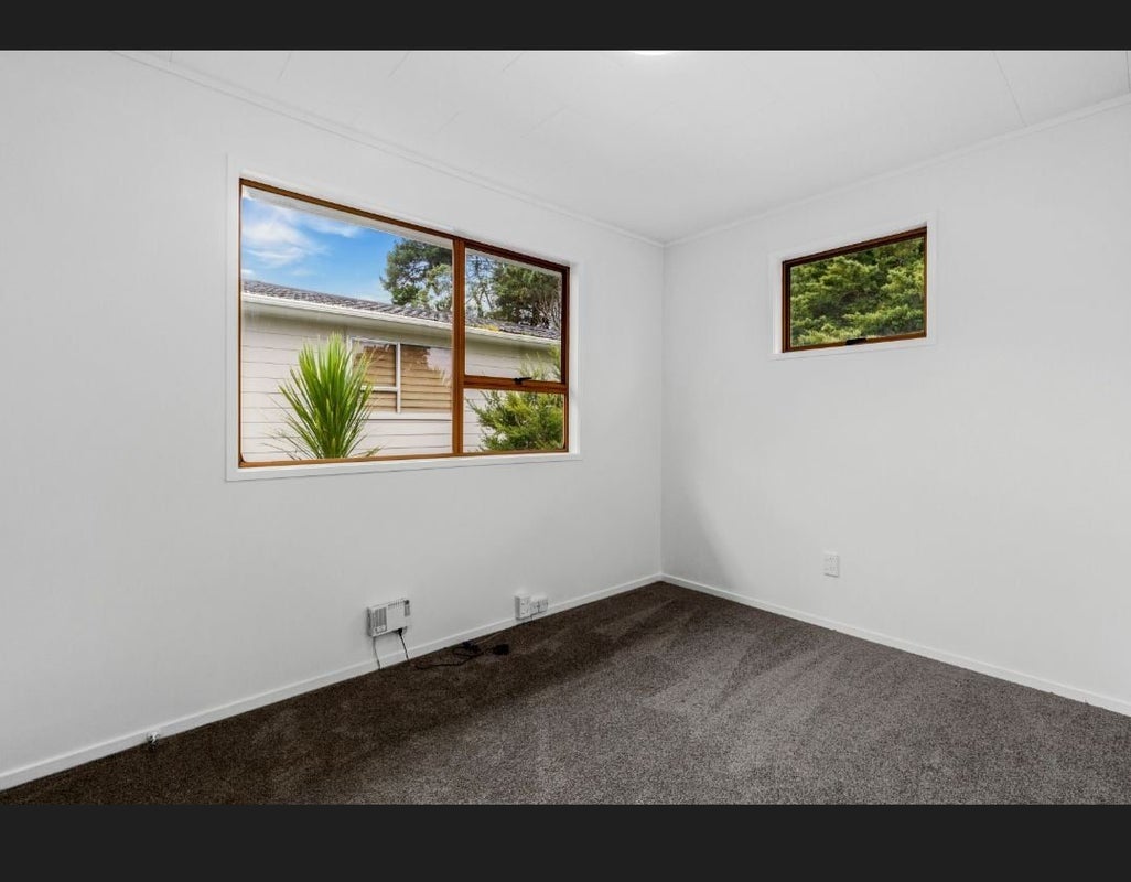 29 Lavery Place, Sunnynook, Auckland - Carousel 2