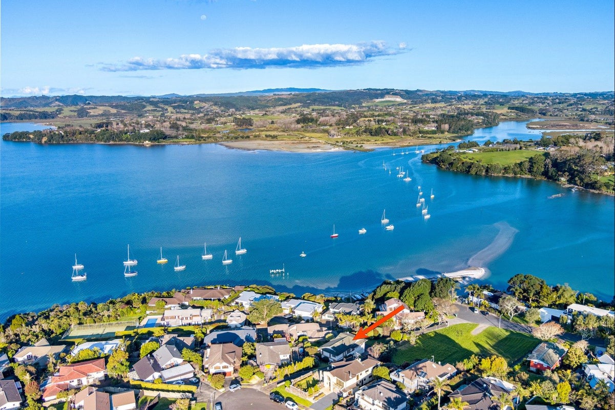 23 Callender Place, Shelly Park, Auckland - Carousel 1