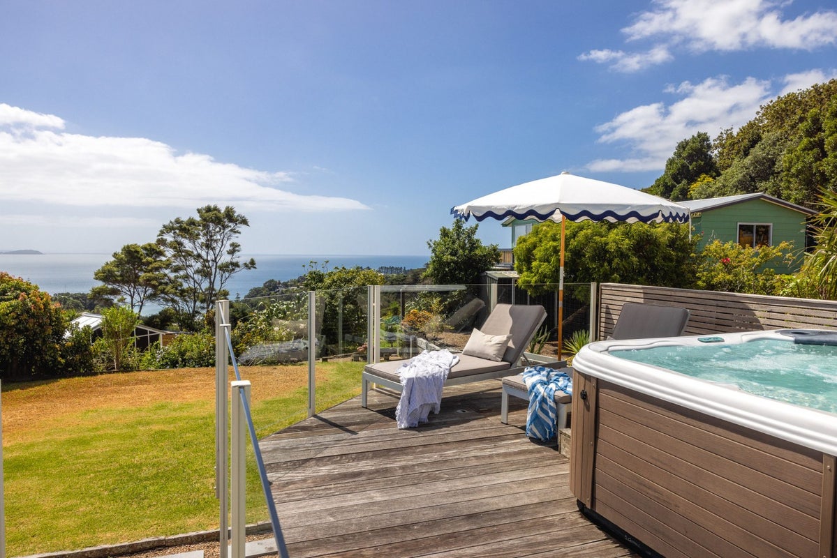 14 Giles Road, Ostend, Waiheke Island - Carousel 2