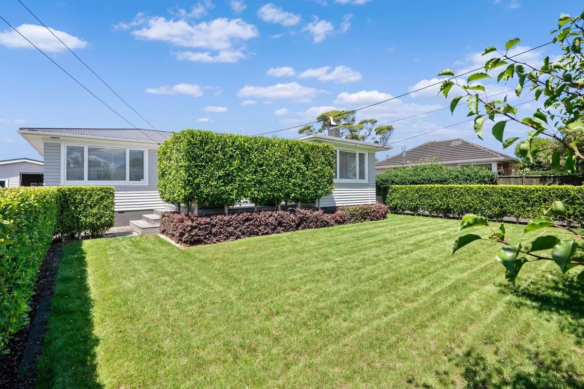 5 Wallace Road, Mangere Bridge, Auckland - Carousel 1