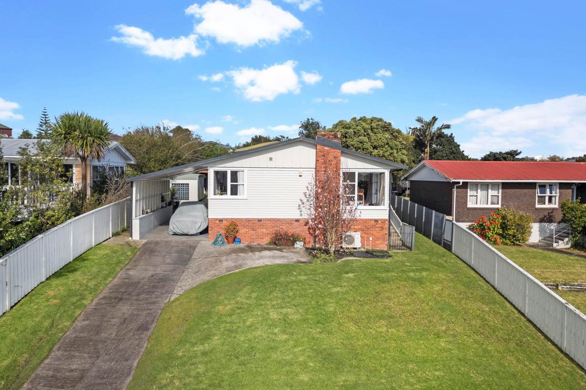 5 Rangitiki Crescent, Lynfield, Auckland - Carousel 2
