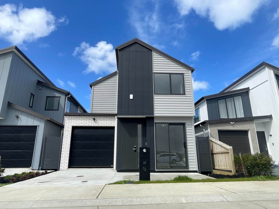 37 Bronzewater Drive, Silverdale, Silverdale - Carousel 1