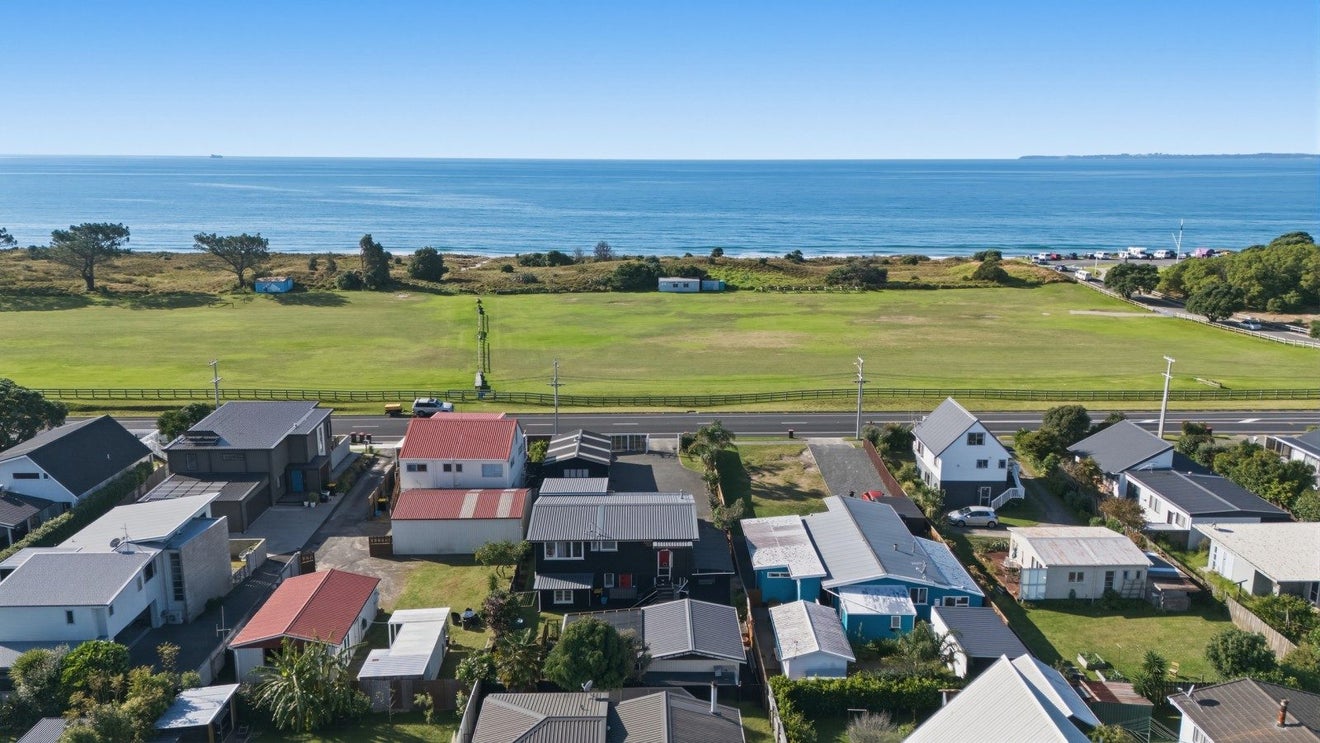 476 Papamoa Beach Road, Papamoa Beach, Papamoa - Carousel 2