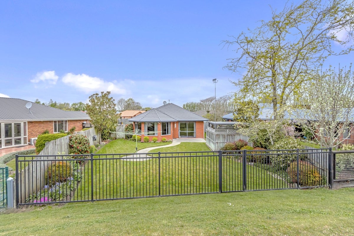21 Langley Place, Belfast, Christchurch - Carousel 19