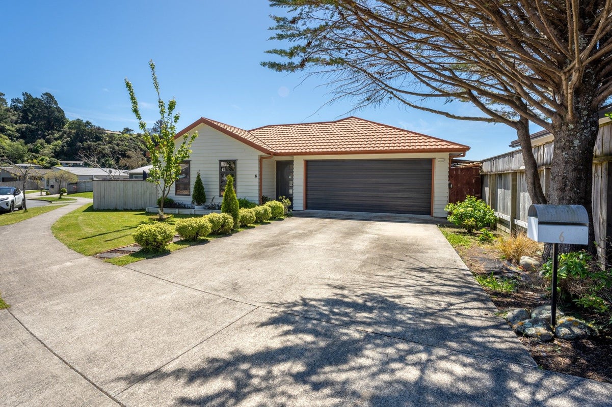 6 Poppy Watts Grove, Stokes Valley, Lower Hutt - Carousel 1
