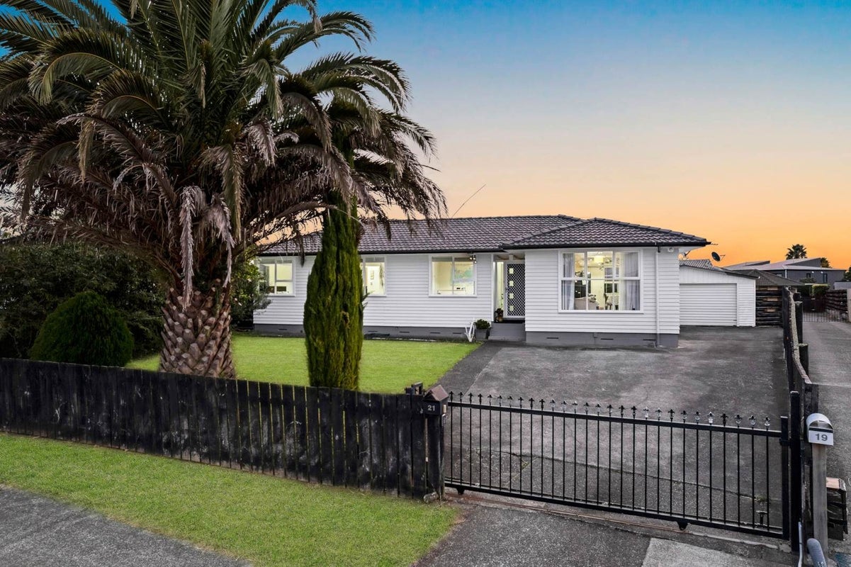 21 Ben Lora Place, Mangere East, Auckland - Carousel 1