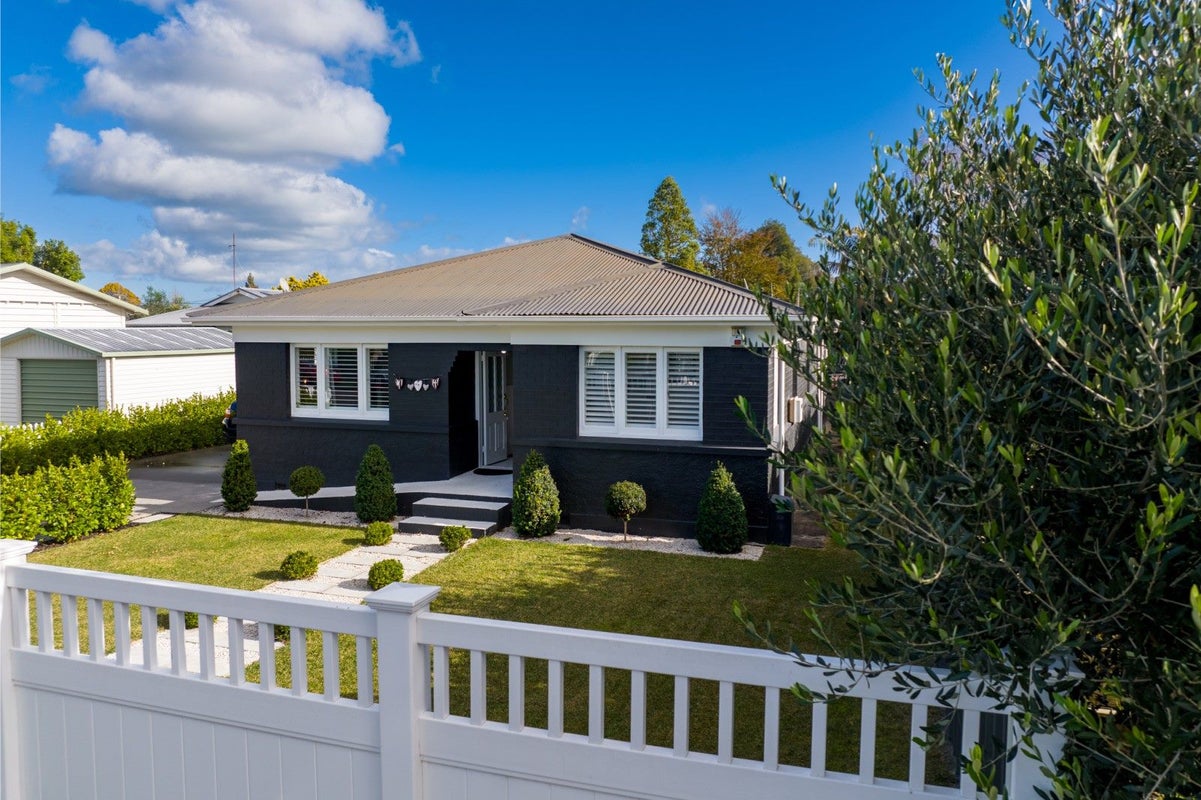 20 Bond Street, Hamilton East, Hamilton - Carousel 24