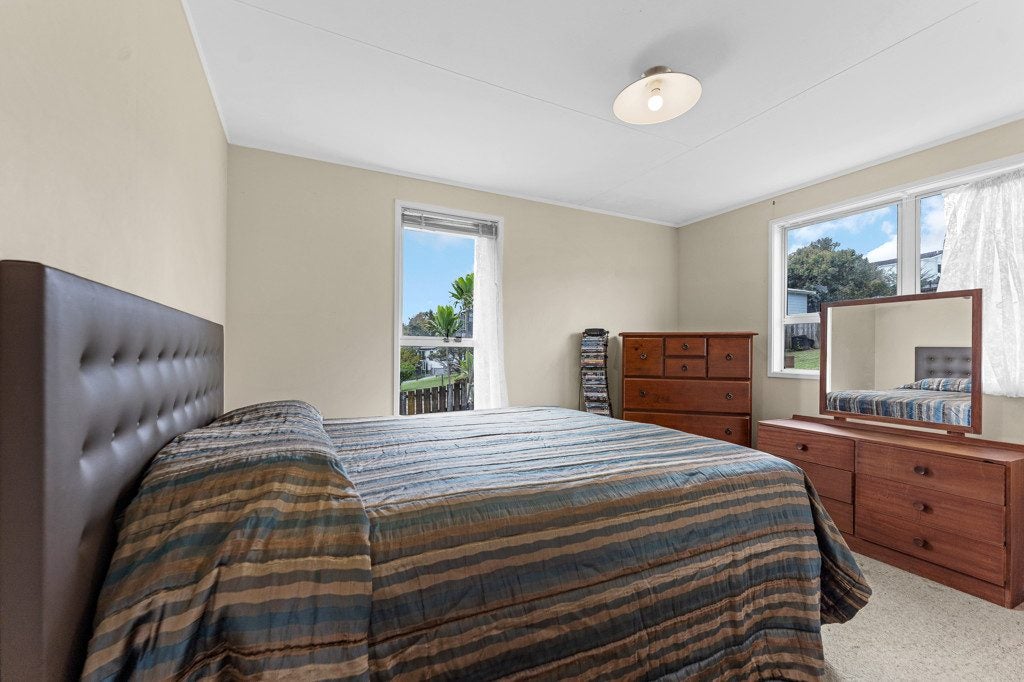 51 Cedar Heights Avenue, Massey, Auckland - Carousel 2