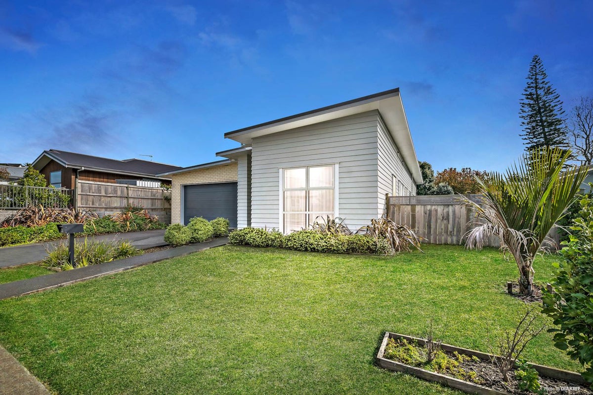 20 Kukuwai Avenue, Red Beach, Red Beach - Carousel 1