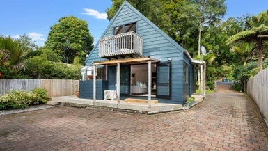 174 Woodlands Park Road, Titirangi, Auckland - Carousel 1
